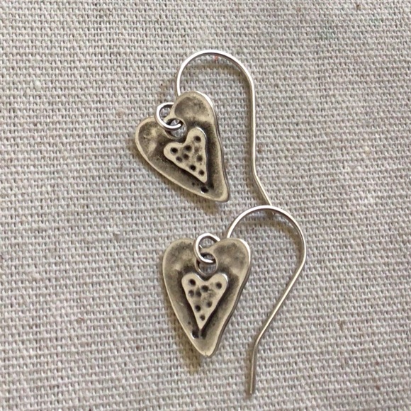 New Sundance Charm heart Earrings - Picture 10 of 10
